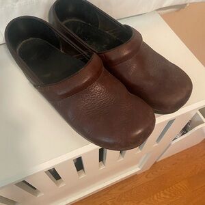 Men’s 11.5-12 Professional Danskos Brown Leather - barely worn